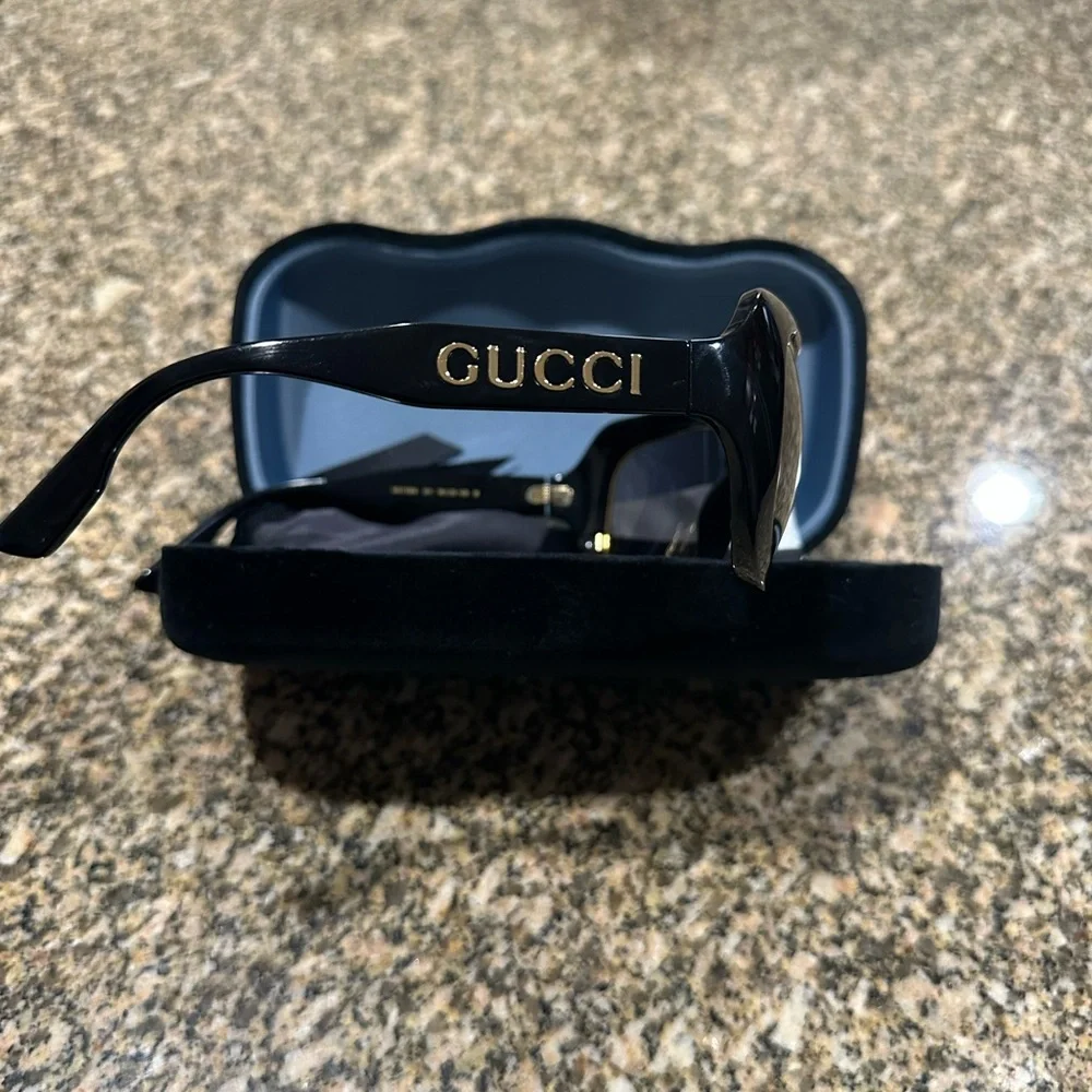 Gucci Black and Gold Sunglasses with Case - Picture 2 of 6